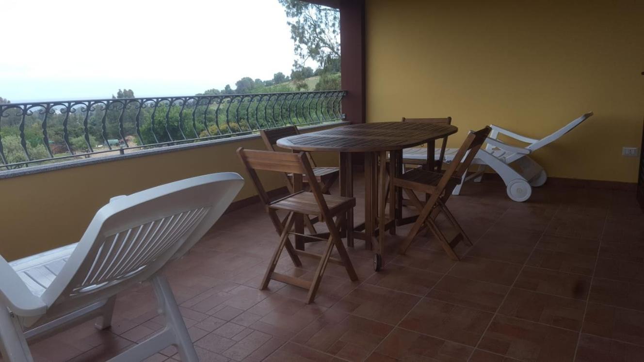 Appartamento In Splendido E Riservato Villaggio, Marina Di Tertenìa 外观 照片